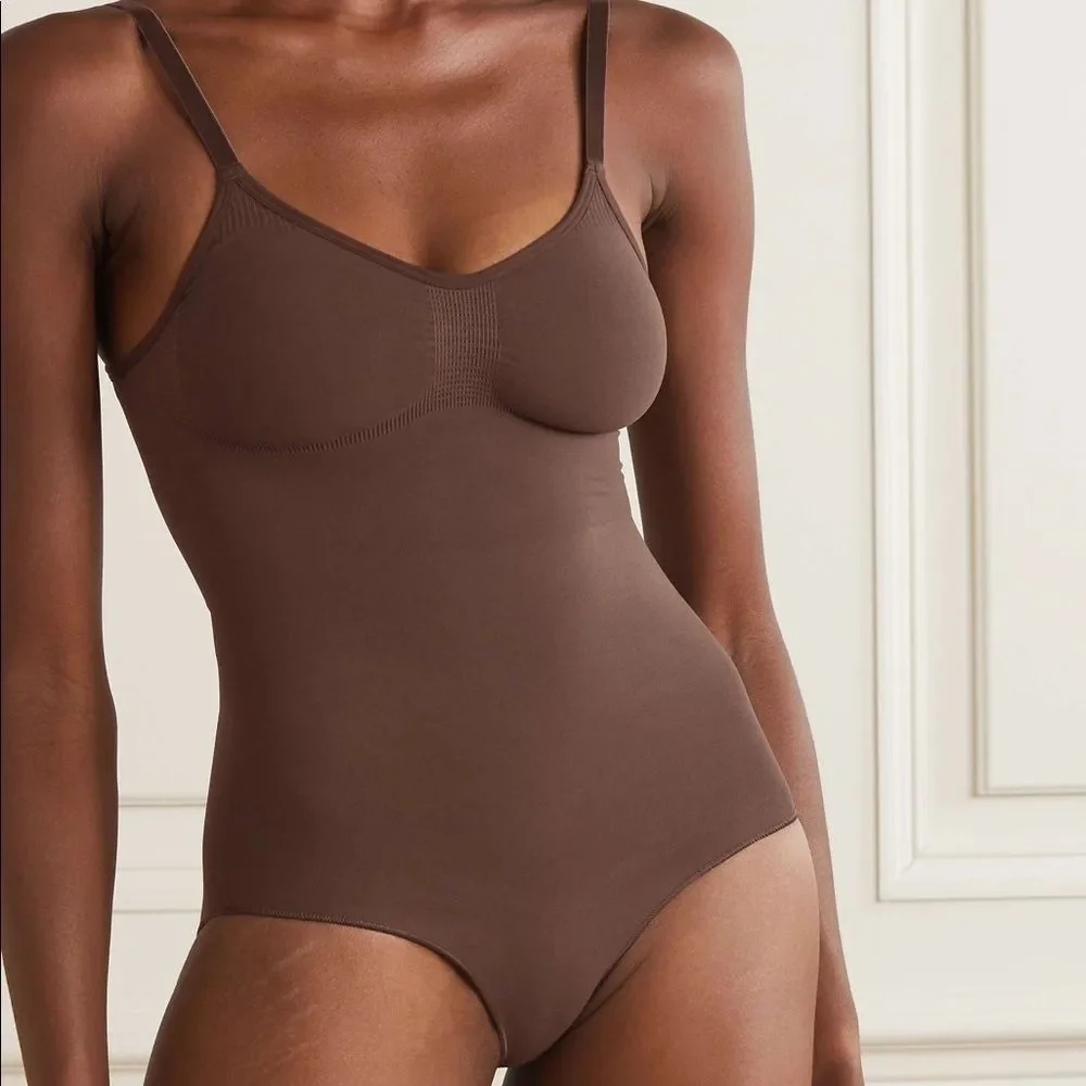 NWT Skims Sculpting Bodysuit with Snap in Cocoa - Picture 8 of 12